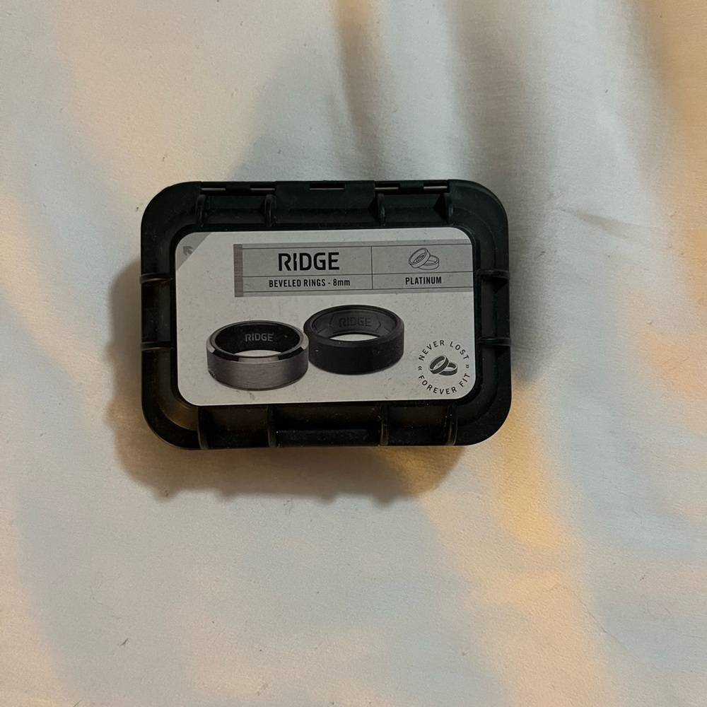 Ridge Black and Silver Beveled Rings - Size 10